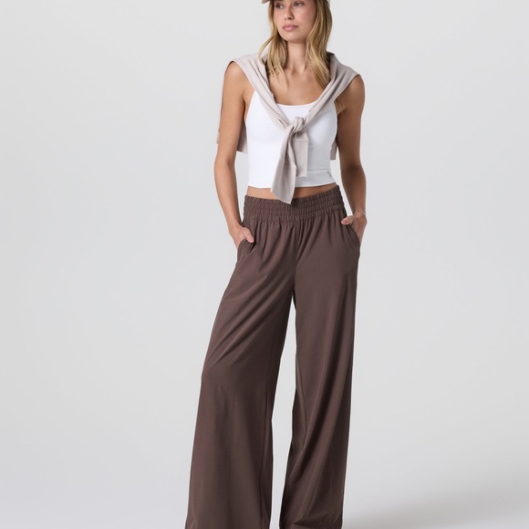 Vuori Women’s Villa Wideleg - Picture 2 of 9